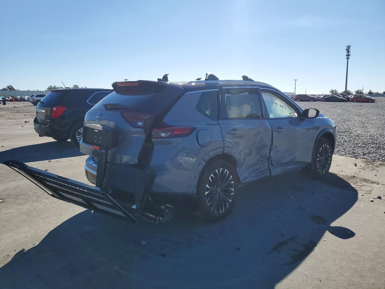 2025 NISSAN ROGUE PLATINUM photo 3