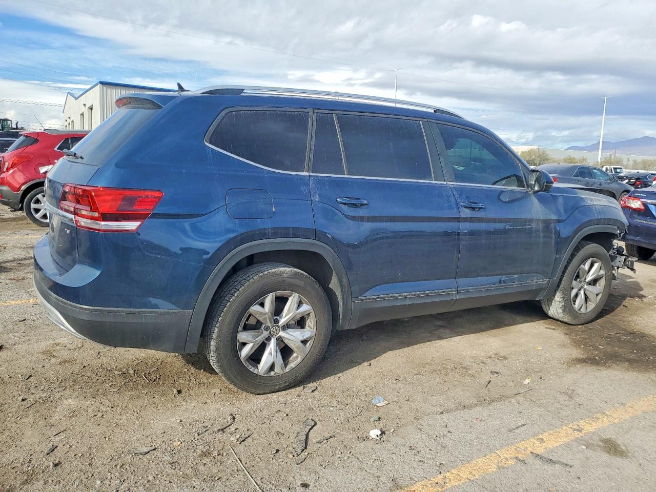 2018 VOLKSWAGEN ATLAS SE photo 3