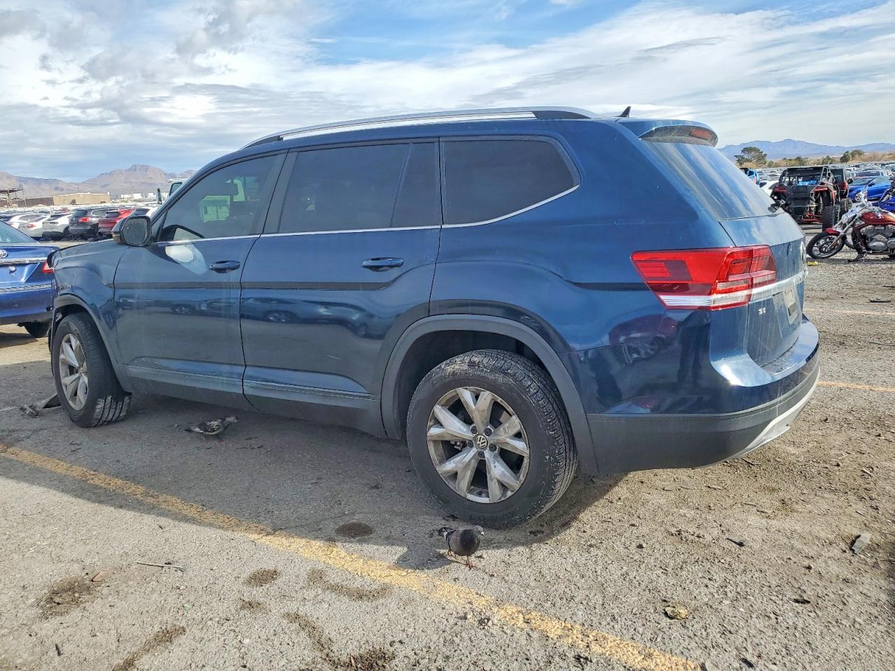 2018 VOLKSWAGEN ATLAS SE photo 2