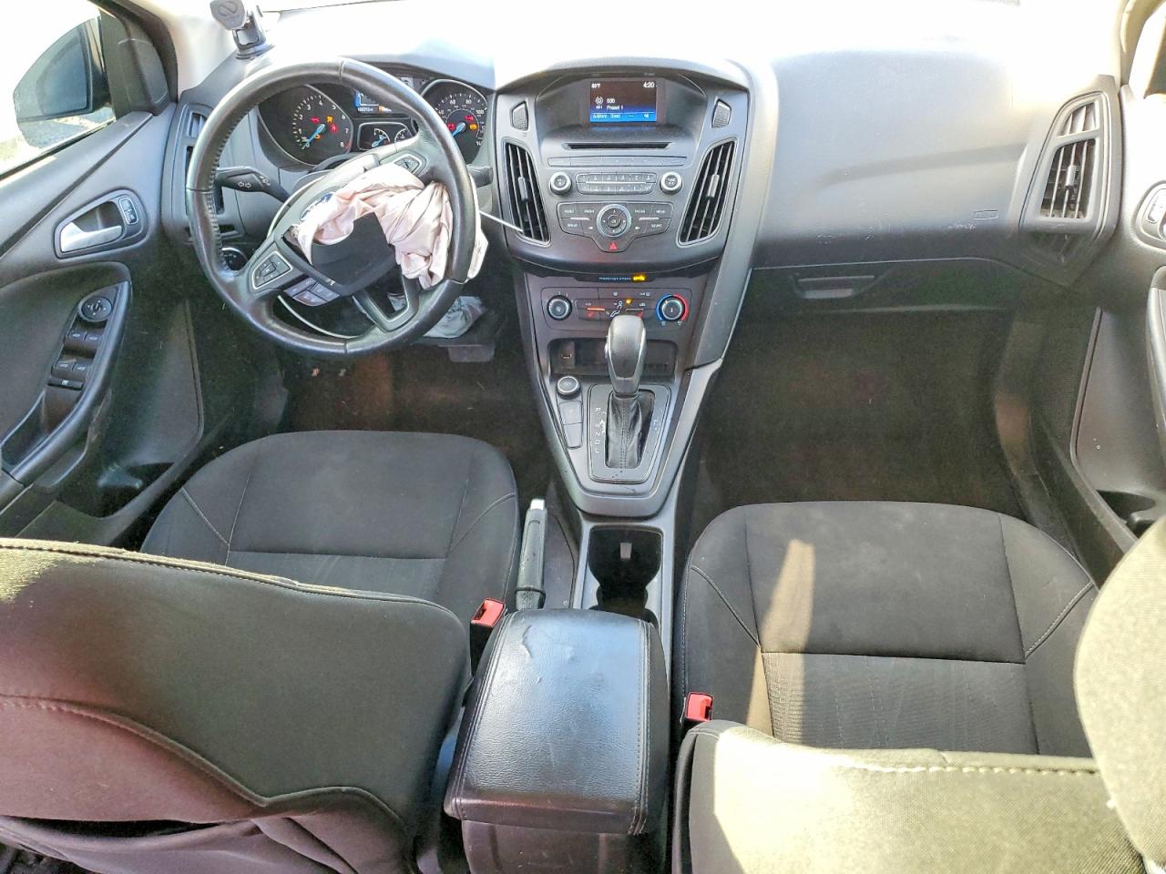 2017 FORD FOCUS SE photo 8