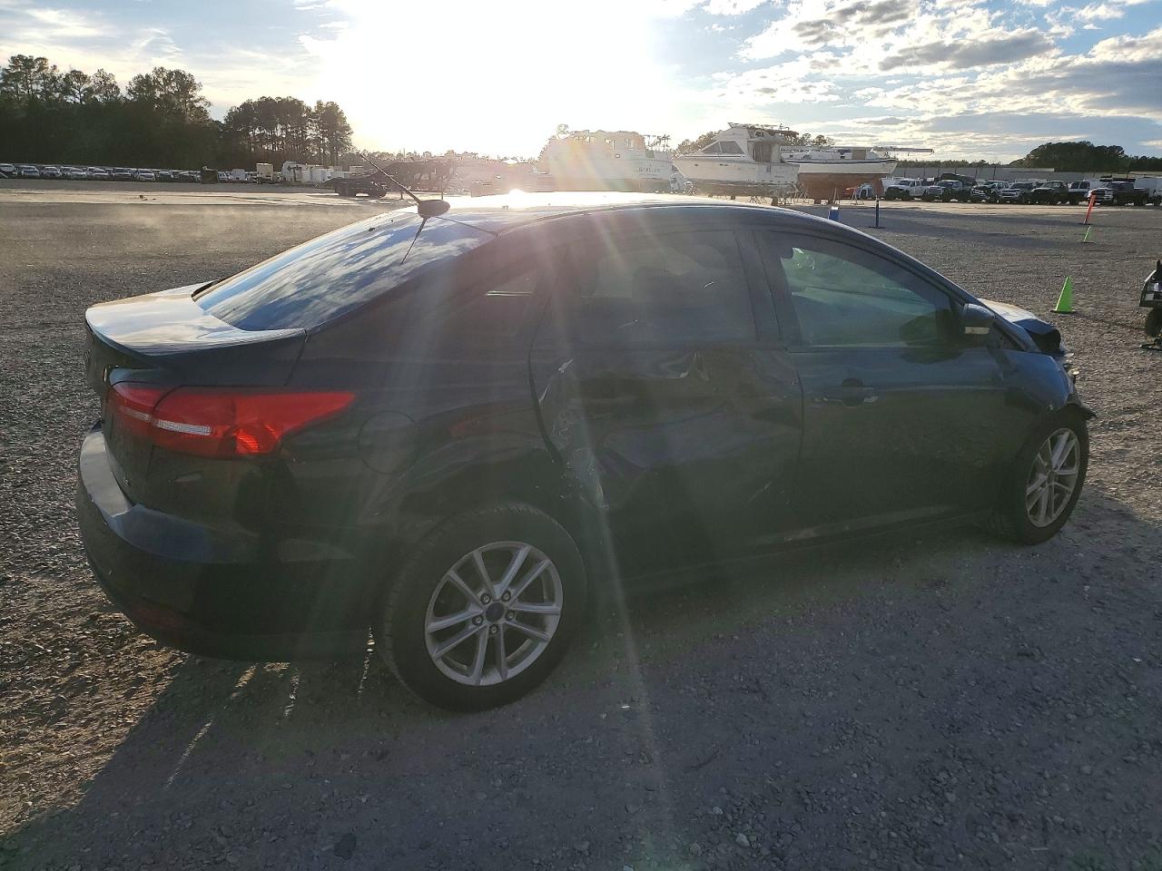 2017 FORD FOCUS SE photo 3