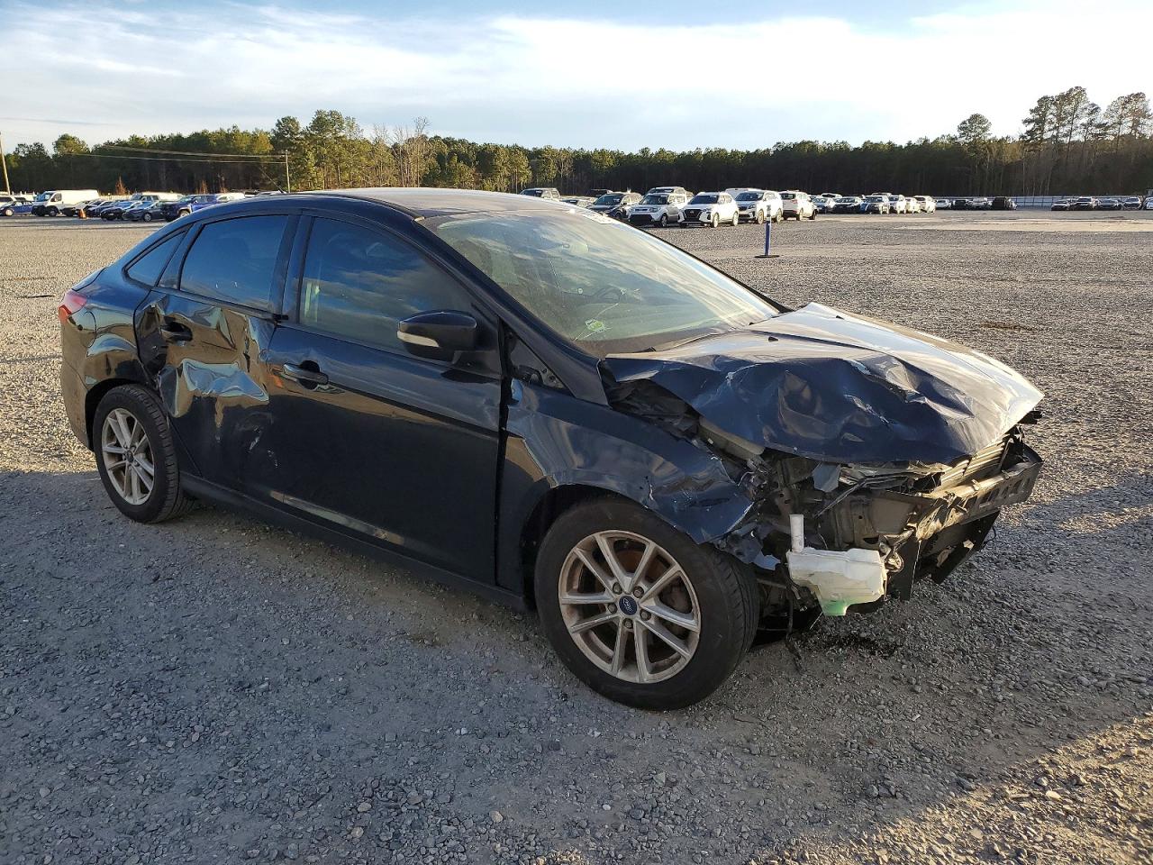 2017 FORD FOCUS SE photo 4