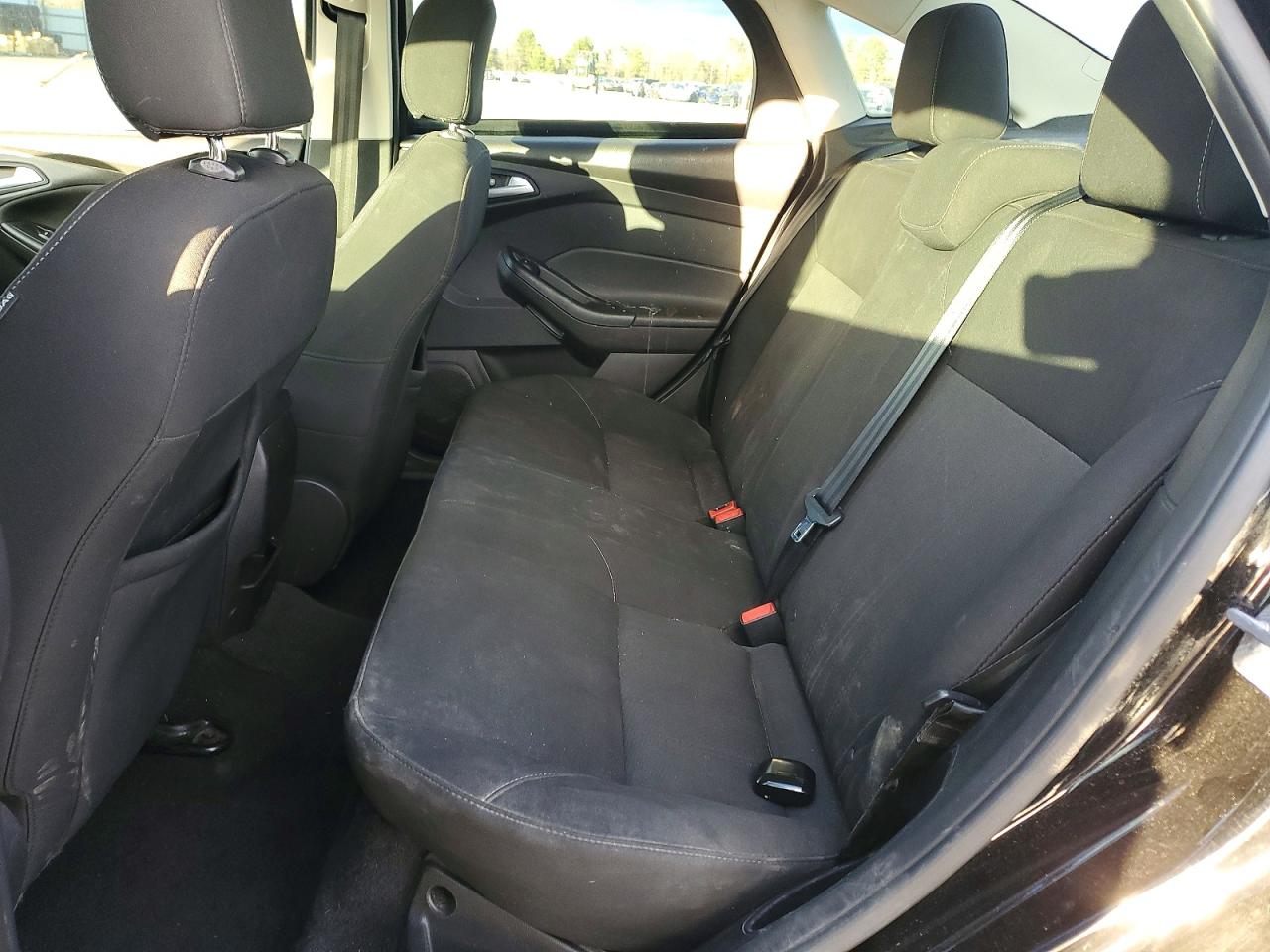 2017 FORD FOCUS SE photo 10