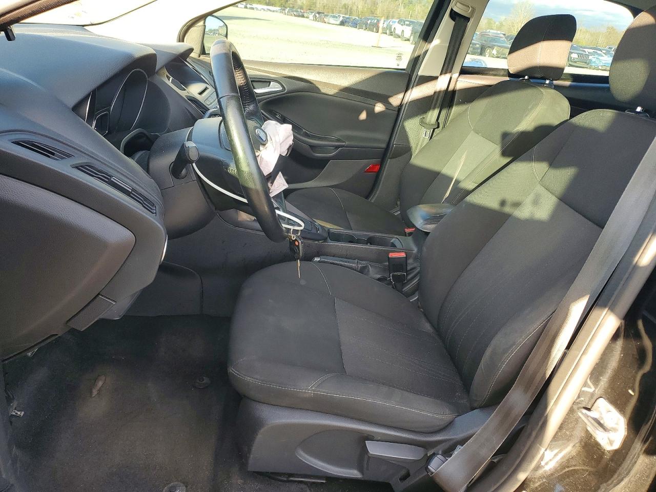 2017 FORD FOCUS SE photo 7