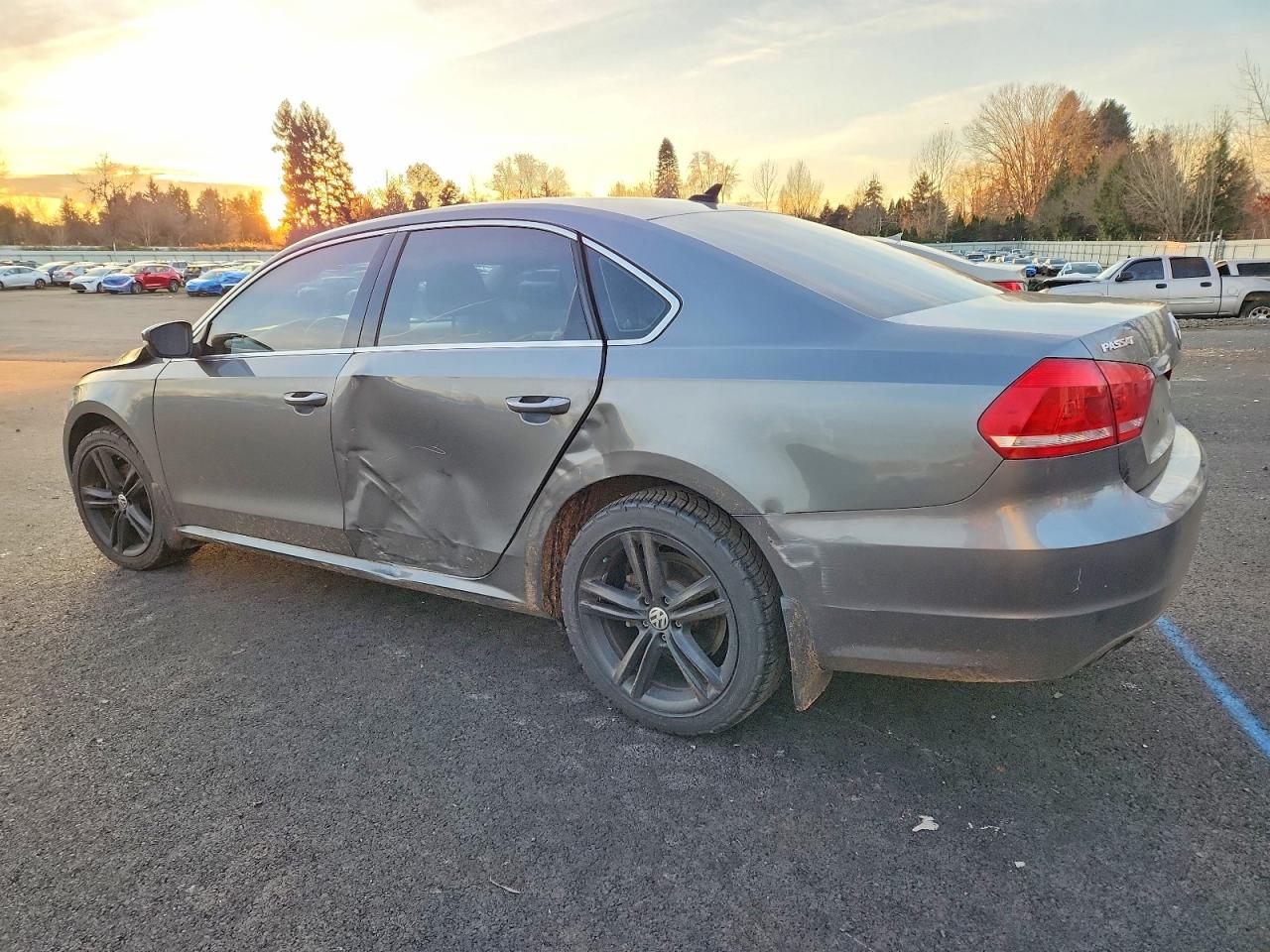 2014 VOLKSWAGEN PASSAT SE photo 2
