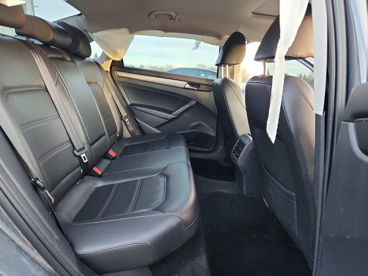 2014 VOLKSWAGEN PASSAT SE photo 10