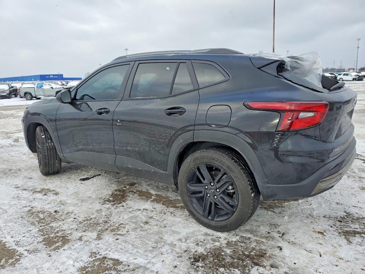 2025 CHEVROLET TRAX ACTIV photo 2