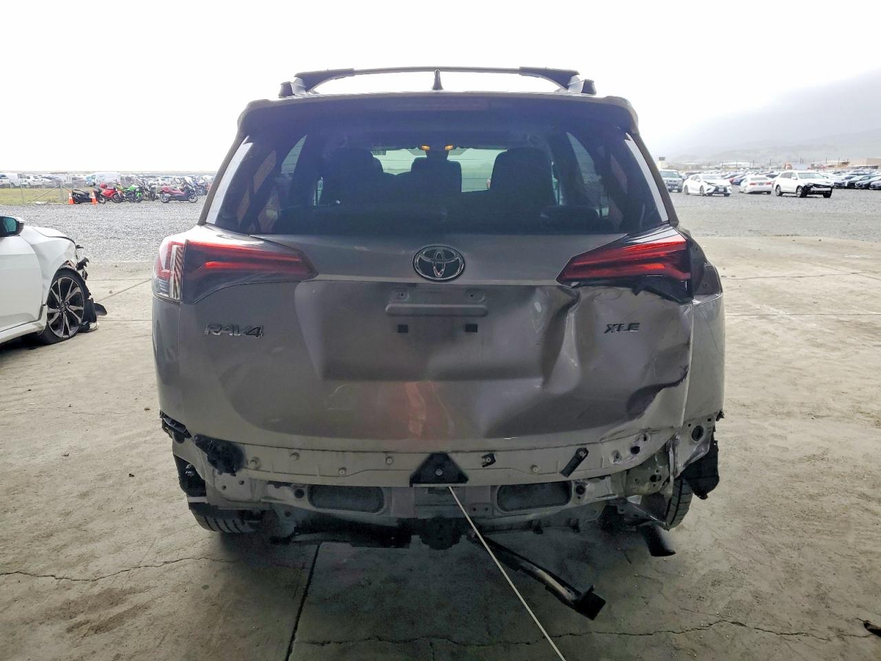 2017 TOYOTA RAV4 XLE photo 6