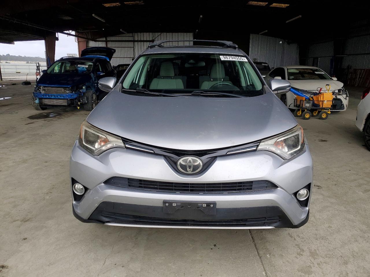 2017 TOYOTA RAV4 XLE photo 5
