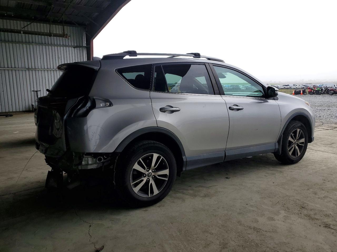 2017 TOYOTA RAV4 XLE photo 3