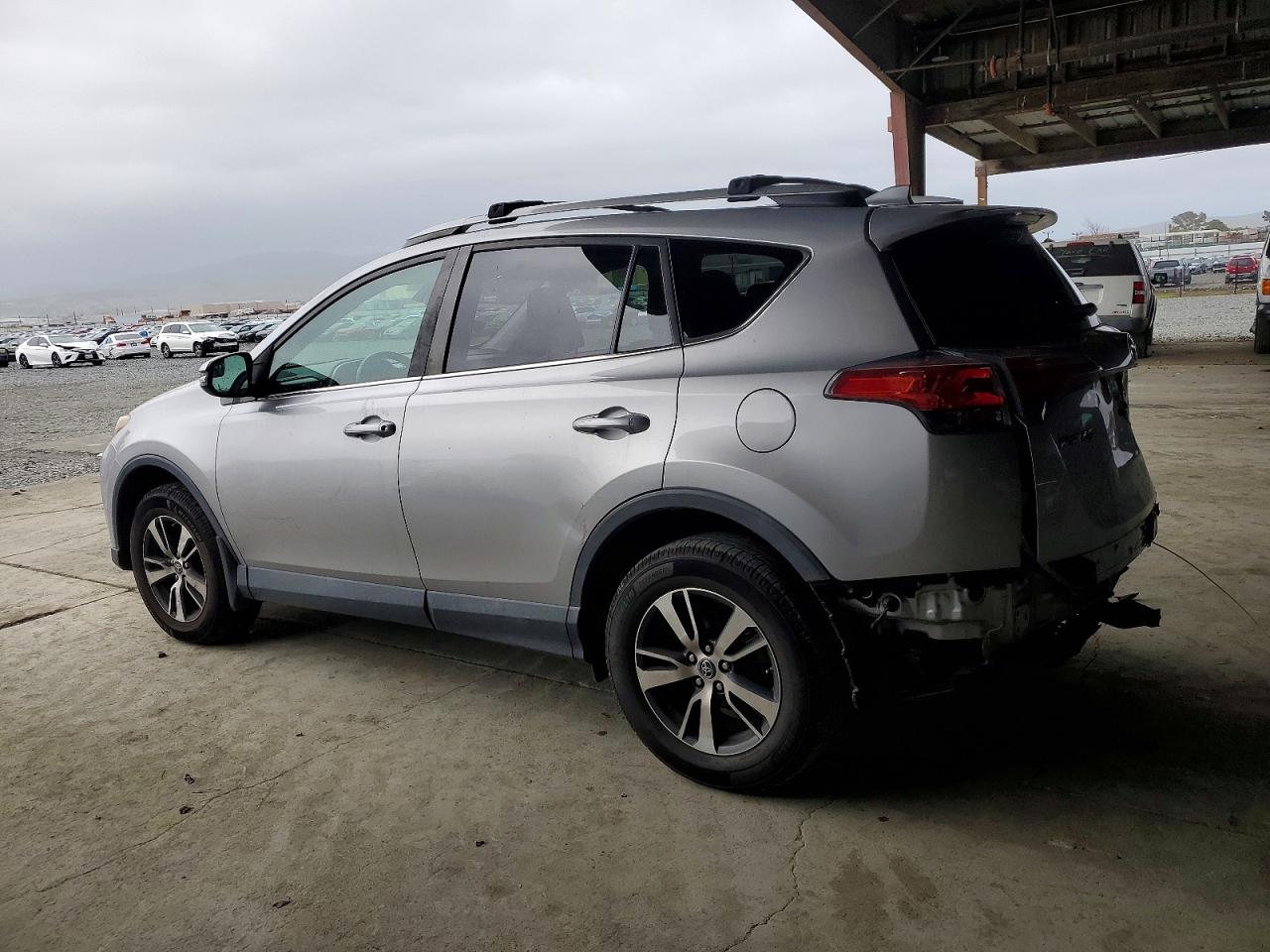 2017 TOYOTA RAV4 XLE photo 2