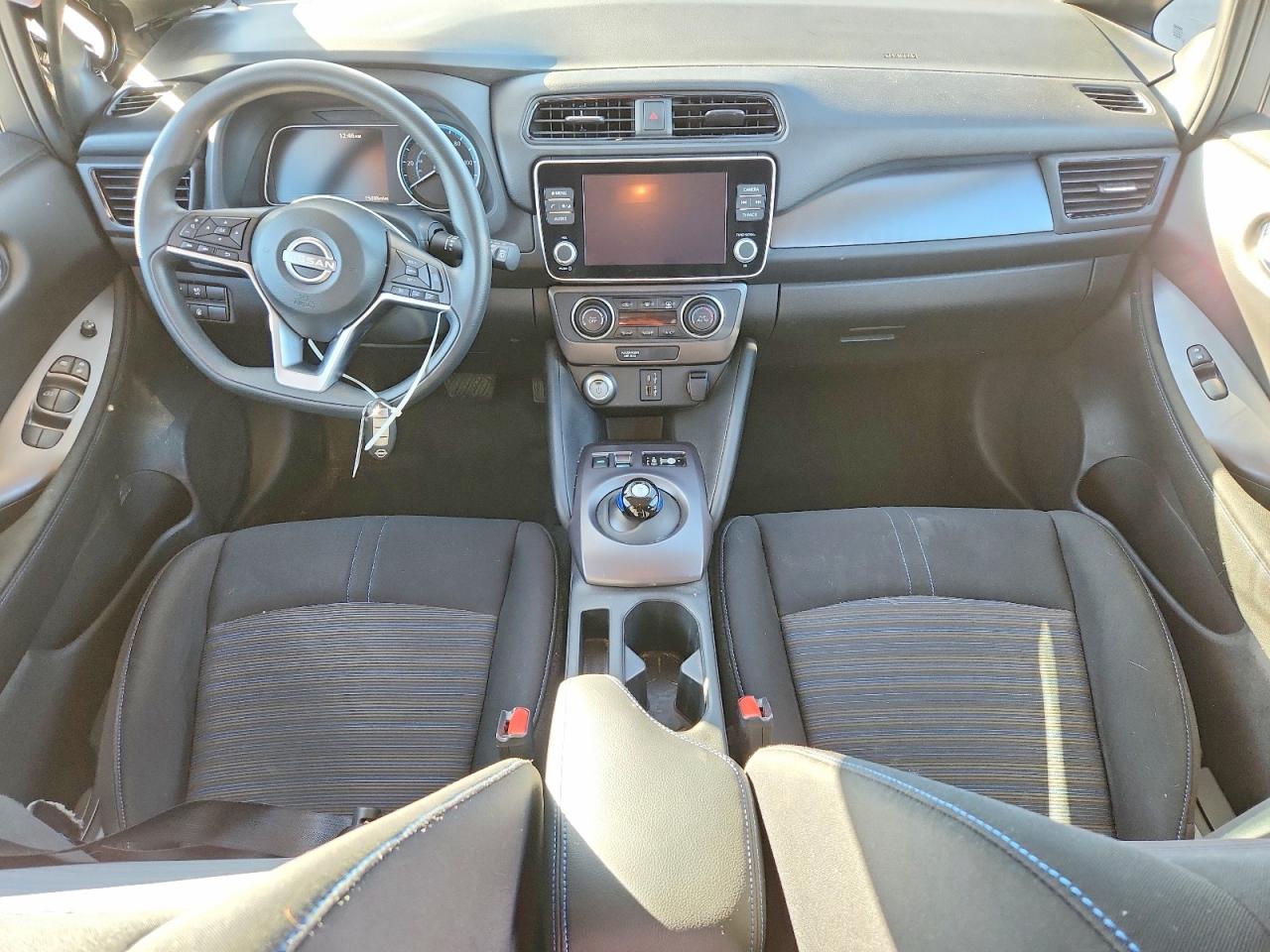 2025 NISSAN LEAF S photo 8