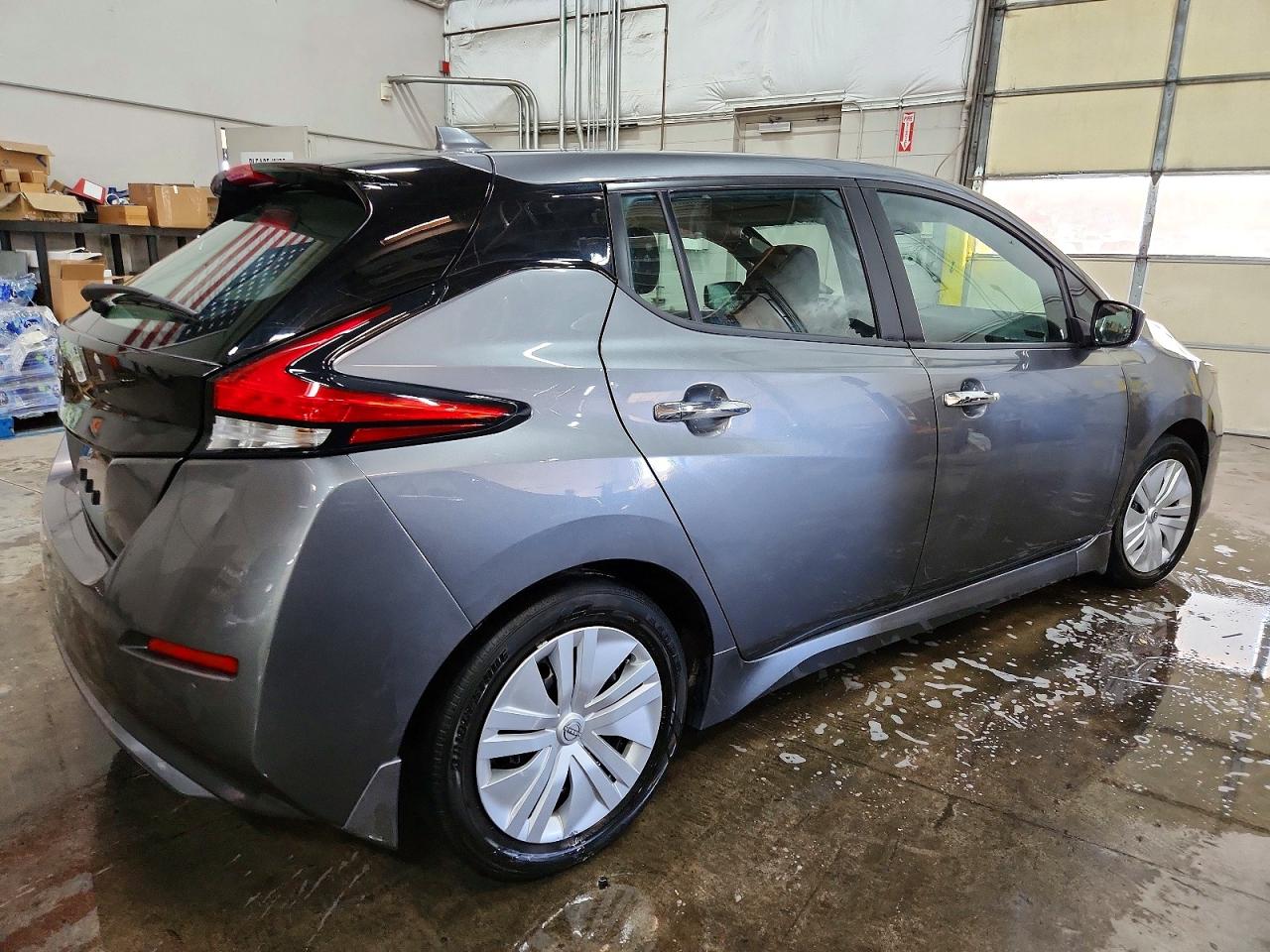 2025 NISSAN LEAF S photo 3