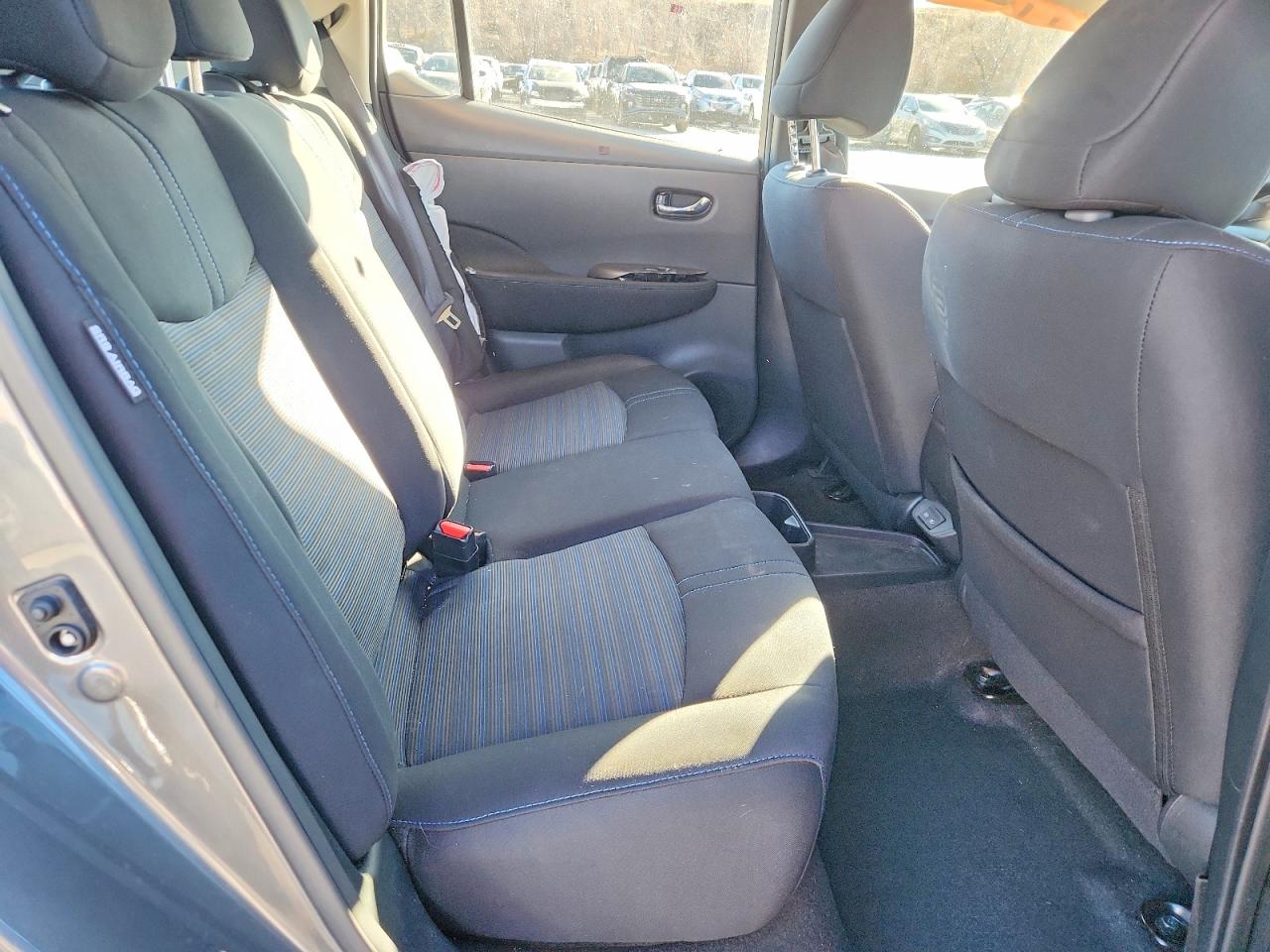 2025 NISSAN LEAF S photo 11