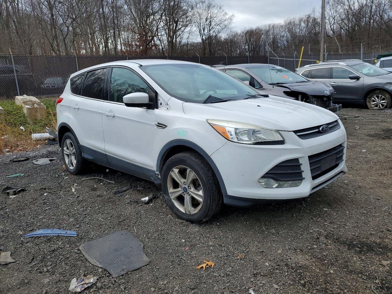2015 FORD ESCAPE SE photo 4