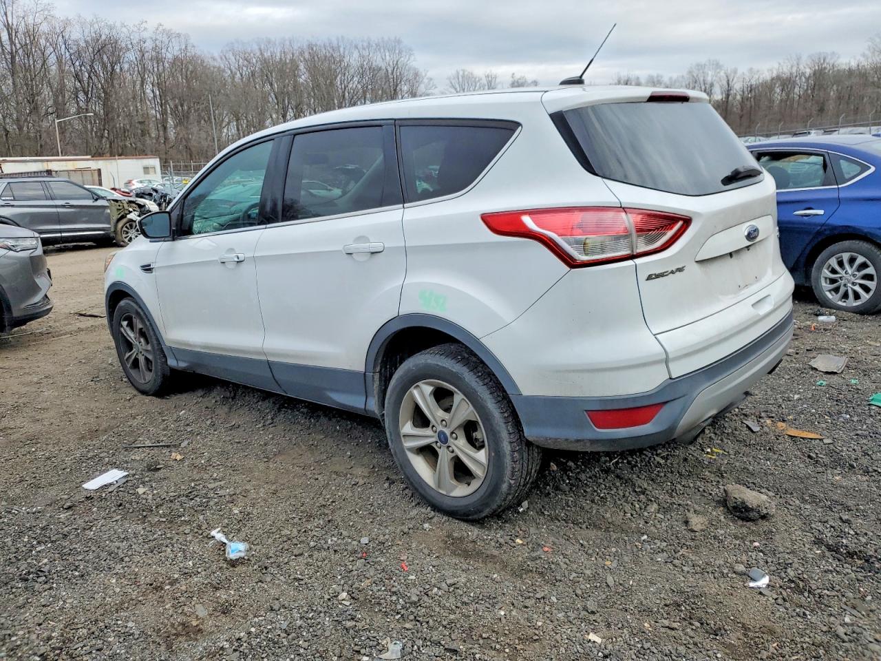 2015 FORD ESCAPE SE photo 2