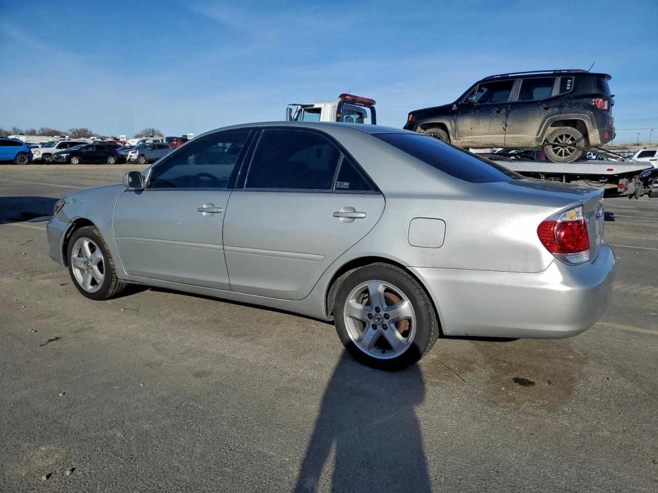 2005 TOYOTA CAMRY LE photo 2
