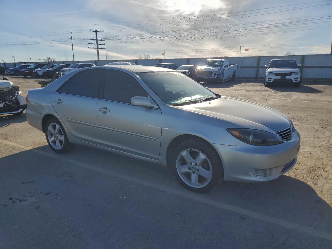 2005 TOYOTA CAMRY LE photo 4