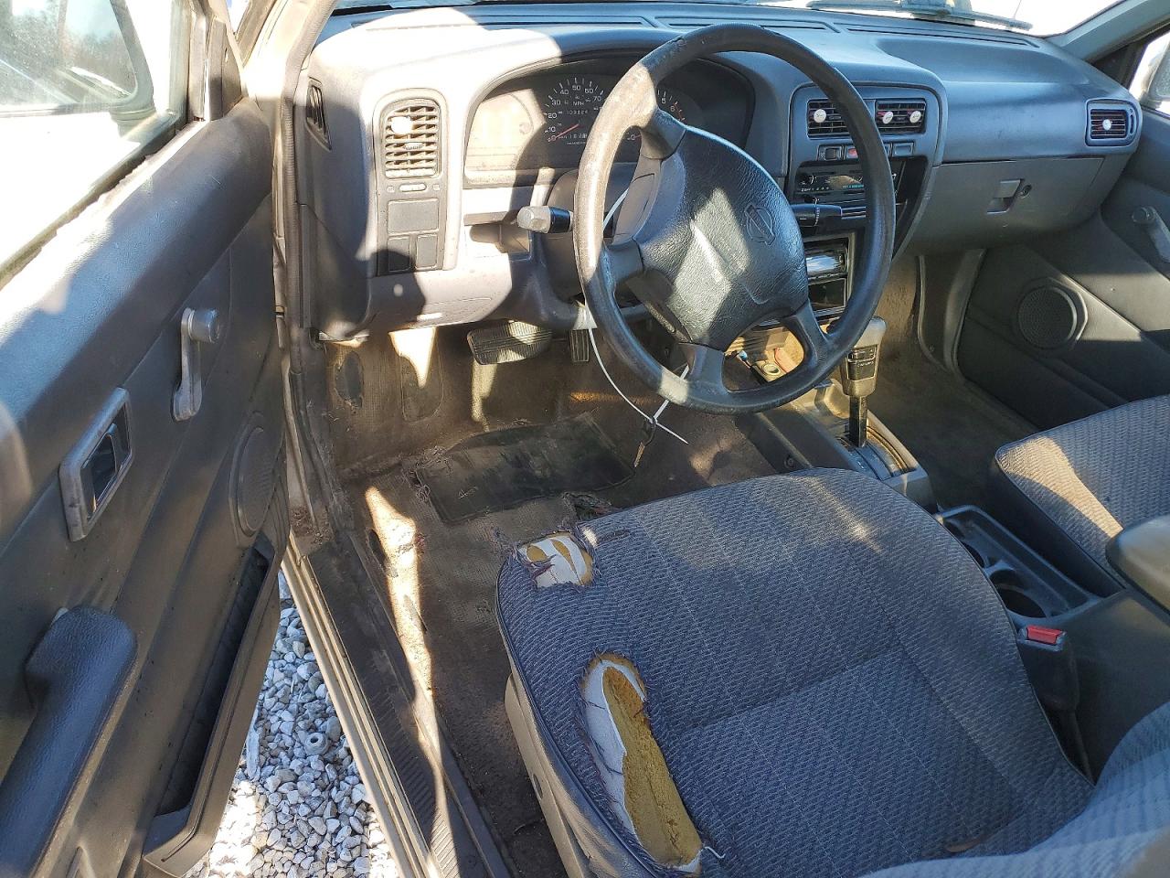 1996 NISSAN TRUCK KING CAB SE photo 8