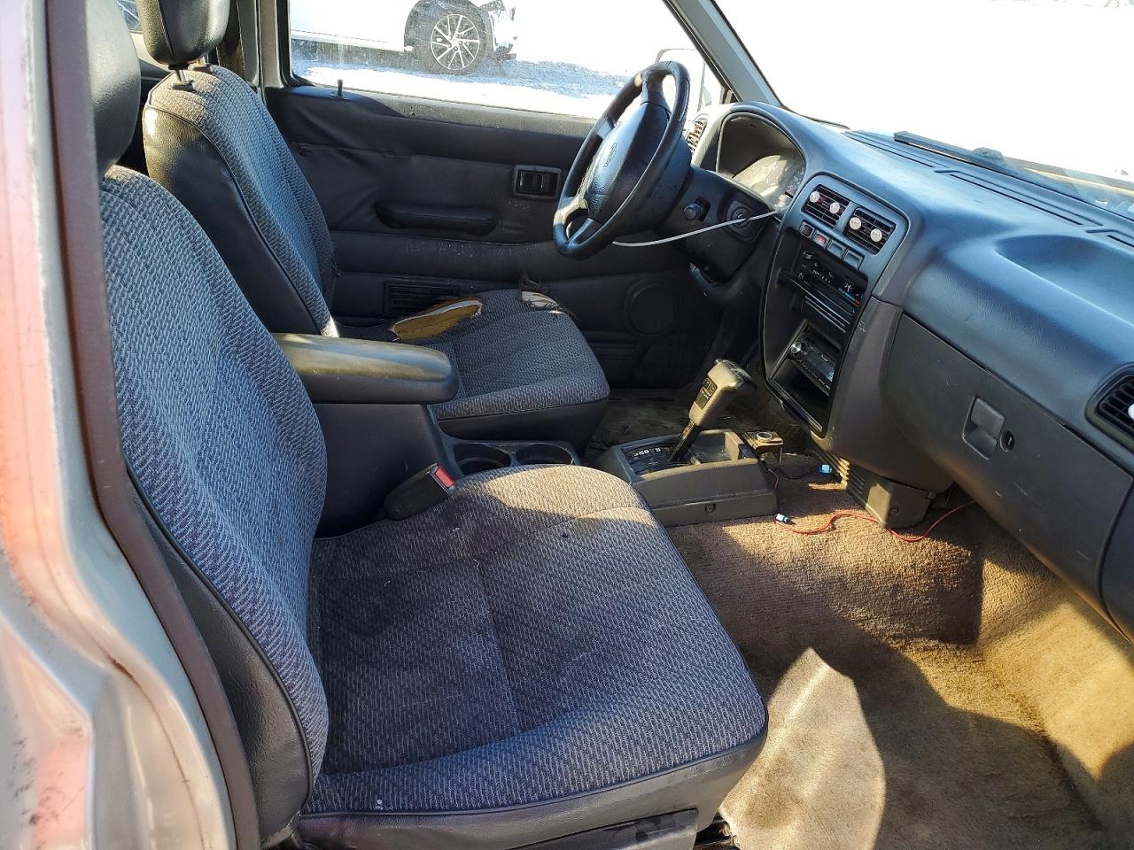 1996 NISSAN TRUCK KING CAB SE photo 10