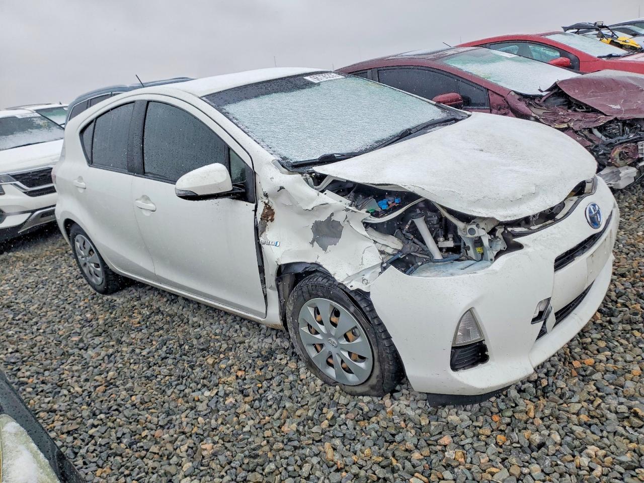 2013 TOYOTA PRIUS C photo 4