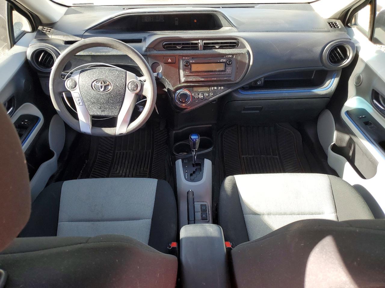 2013 TOYOTA PRIUS C photo 8