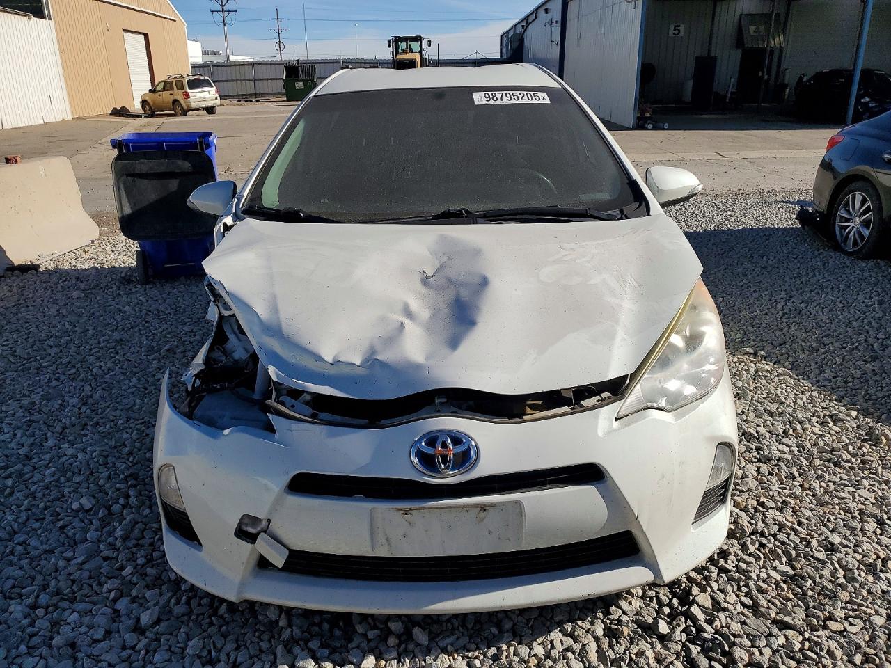 2013 TOYOTA PRIUS C photo 5