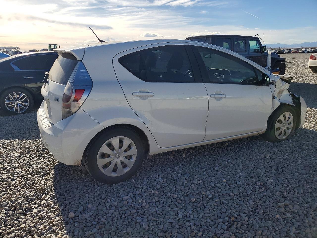 2013 TOYOTA PRIUS C photo 3