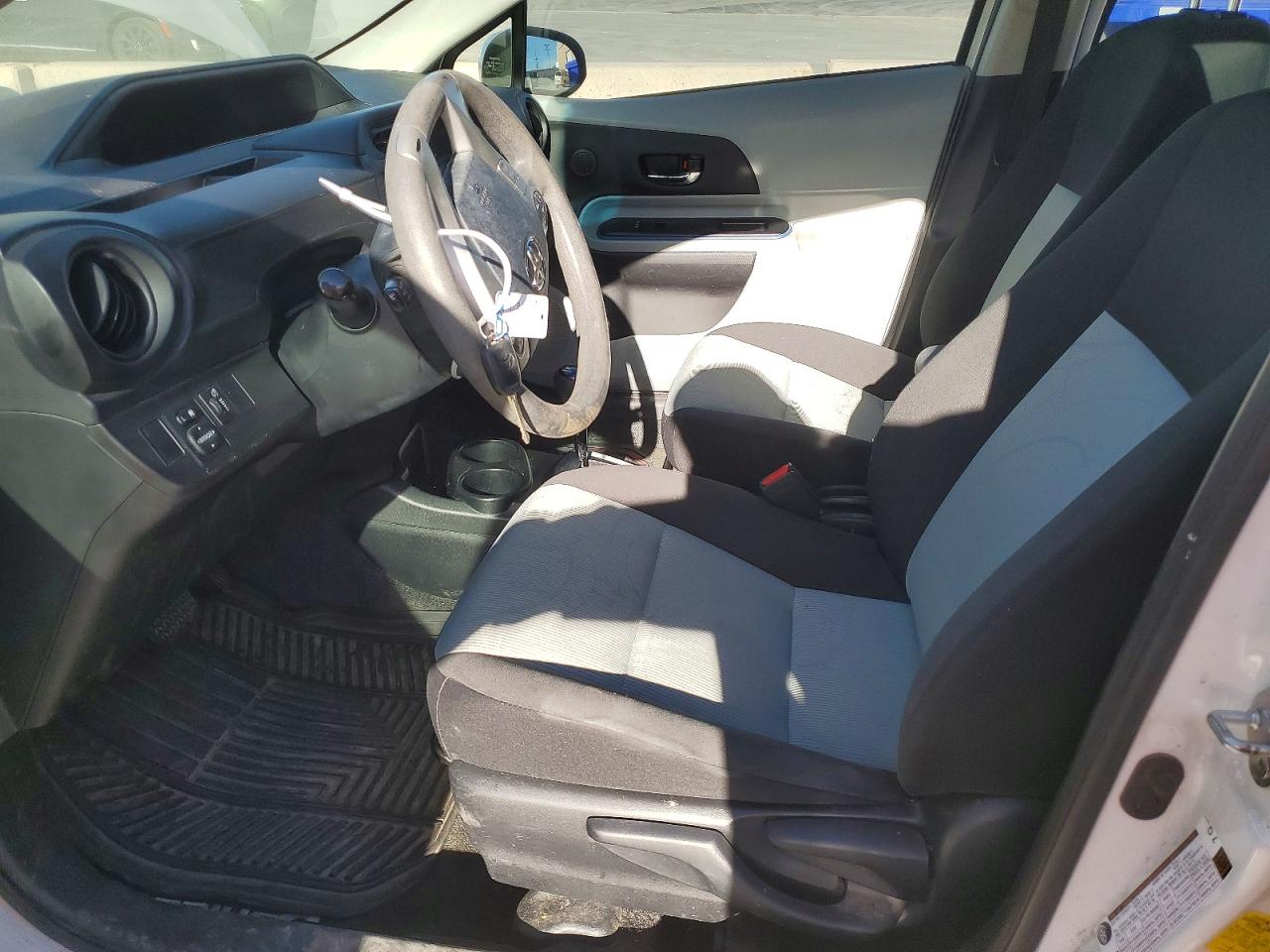 2013 TOYOTA PRIUS C photo 7