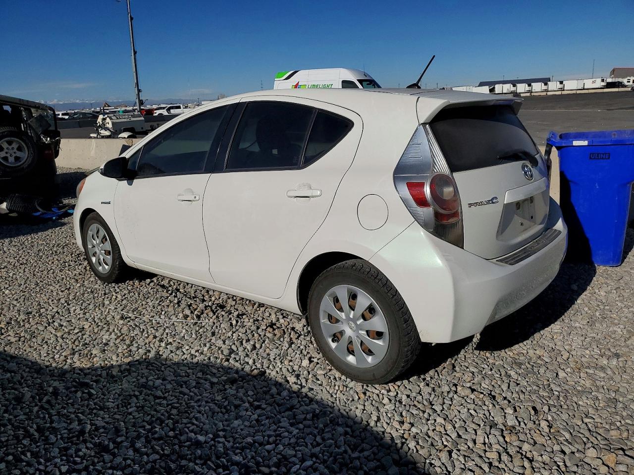 2013 TOYOTA PRIUS C photo 2