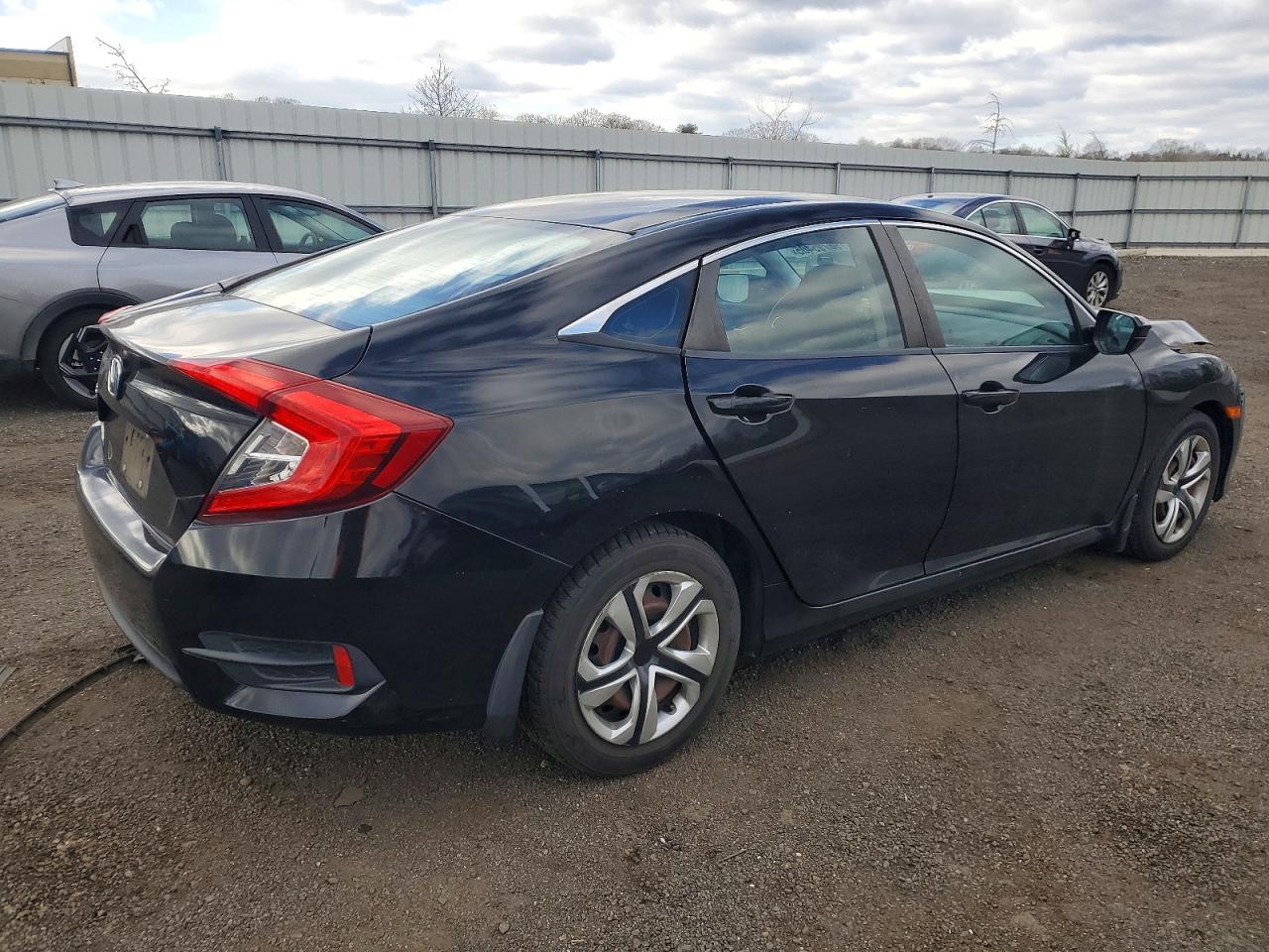 2017 HONDA CIVIC LX photo 3