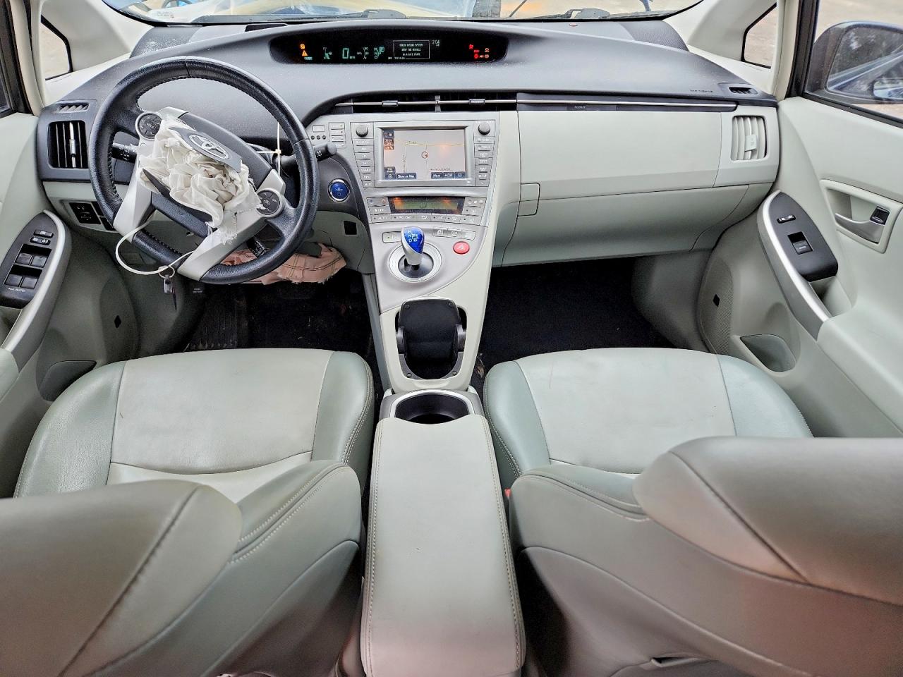 2014 TOYOTA PRIUS photo 8