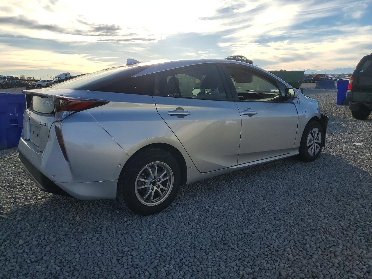 2018 TOYOTA PRIUS photo 3