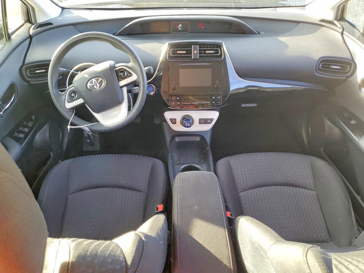 2018 TOYOTA PRIUS photo 8