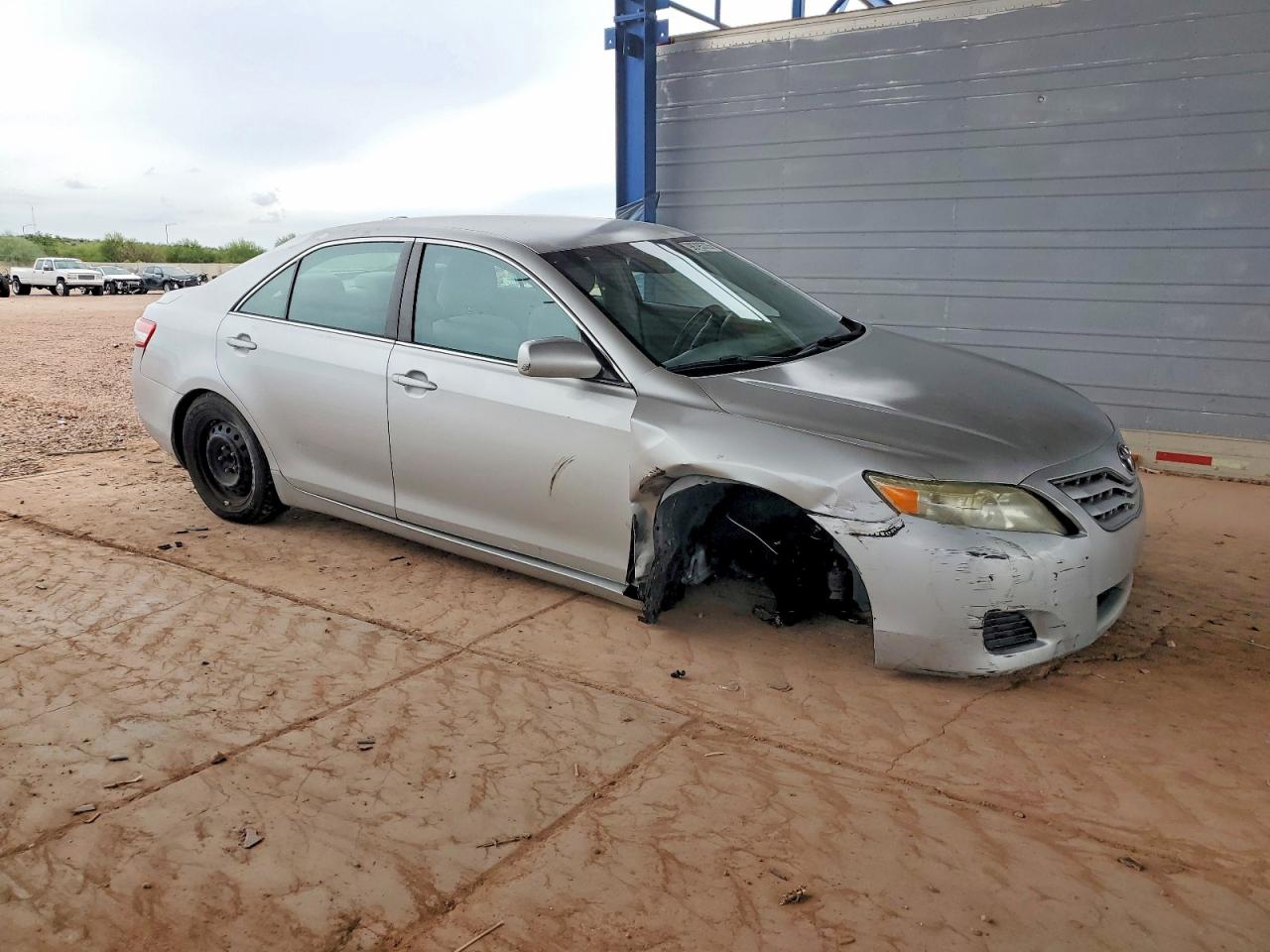 2011 TOYOTA CAMRY BASE photo 4