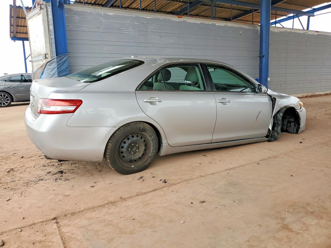 2011 TOYOTA CAMRY BASE photo 3