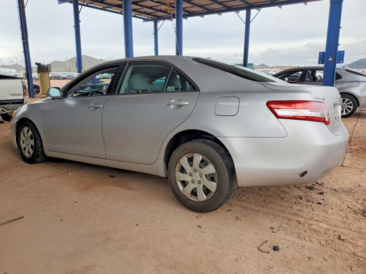 2011 TOYOTA CAMRY BASE photo 2