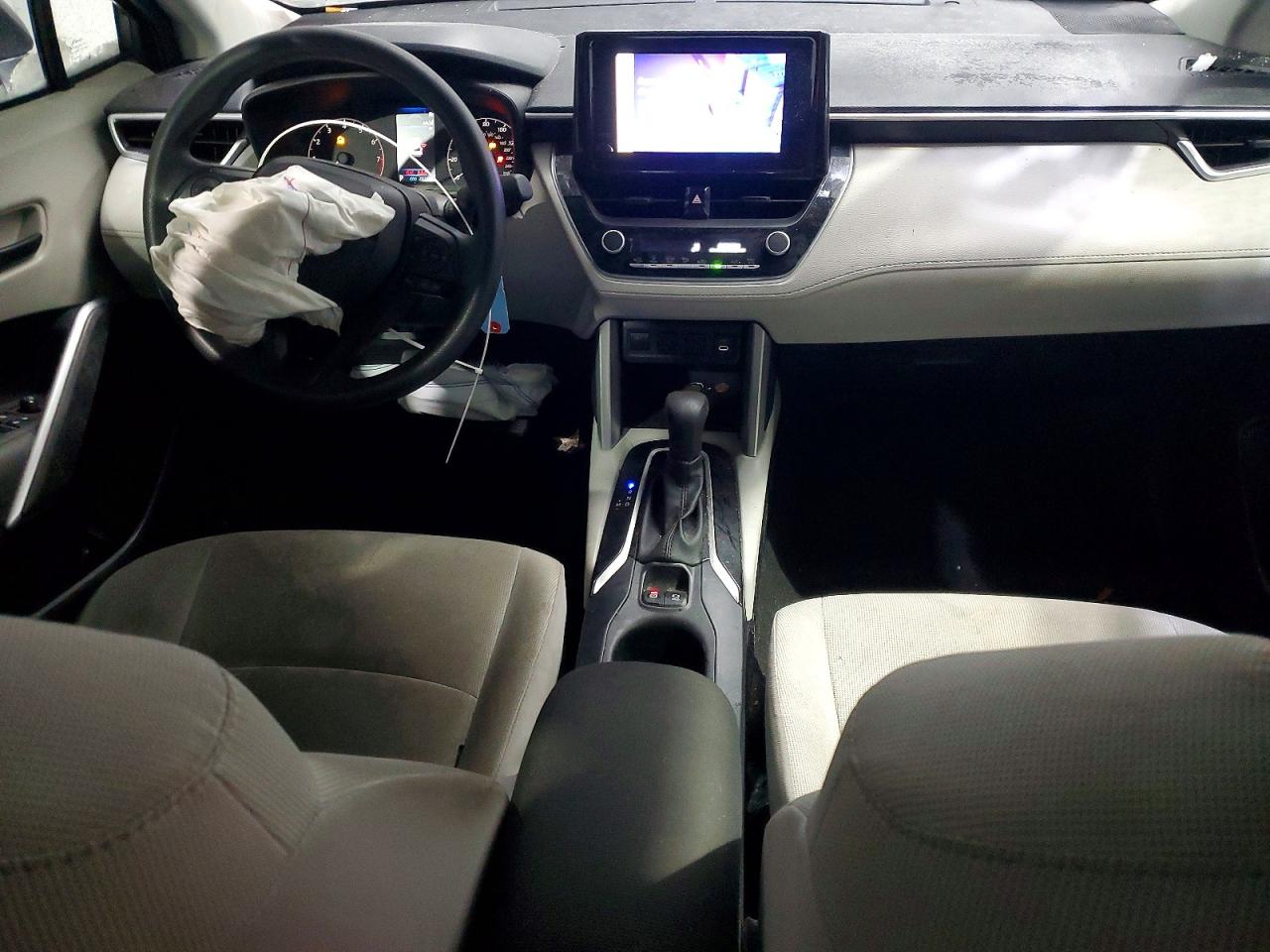 2023 TOYOTA COROLLA CROSS L photo 8