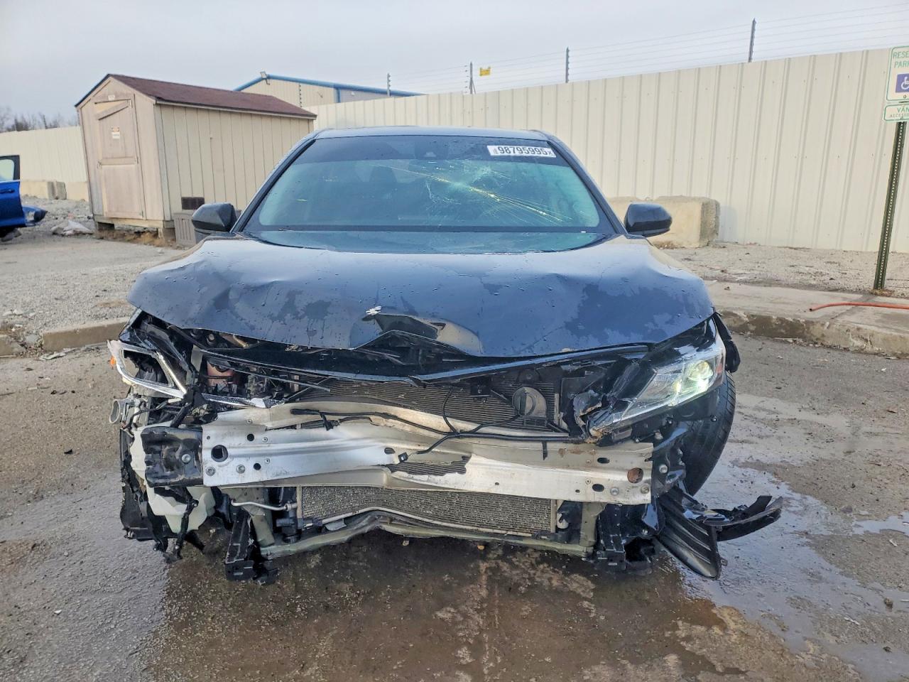 2022 TOYOTA CAMRY LE photo 5