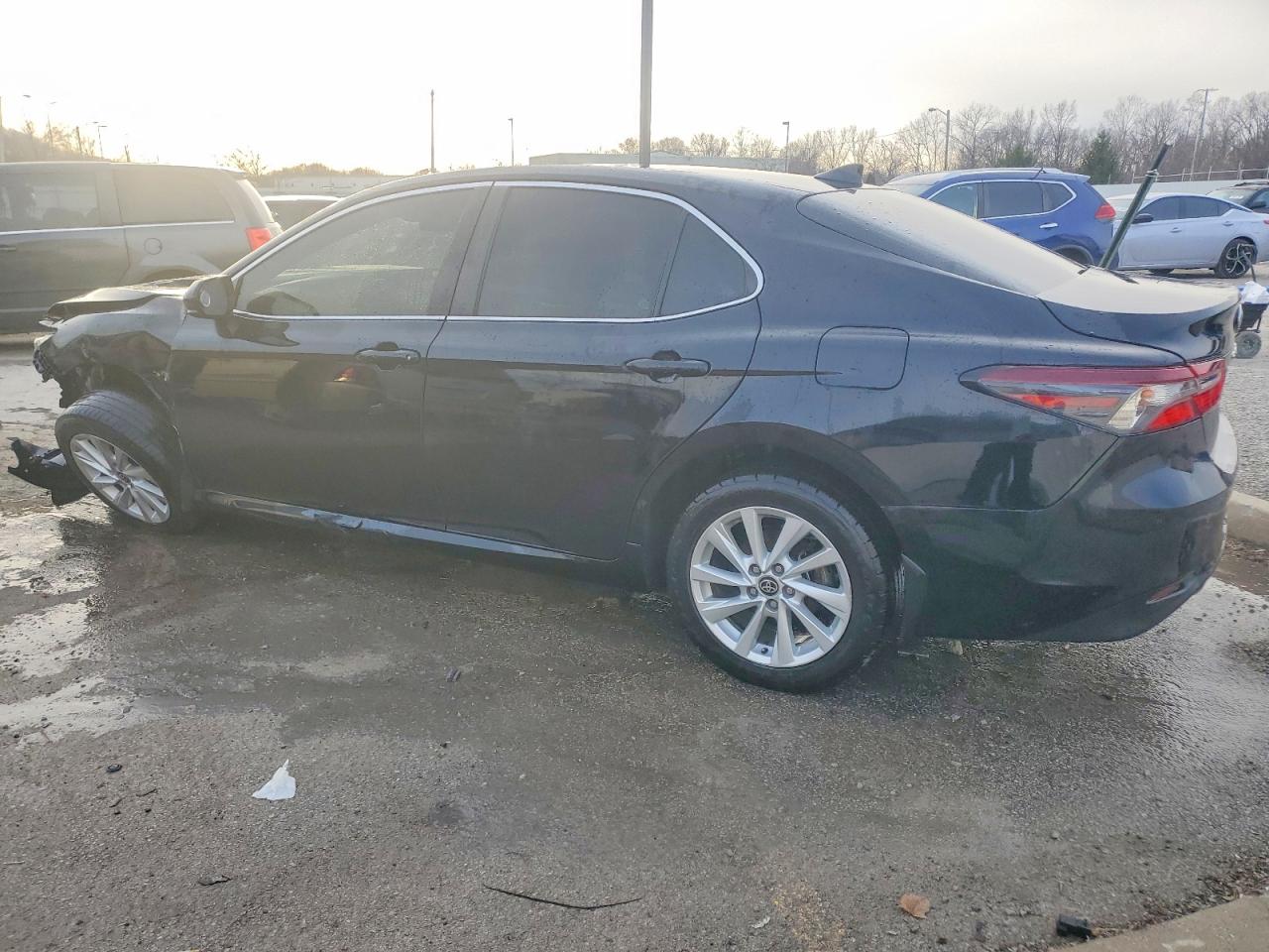 2022 TOYOTA CAMRY LE photo 2