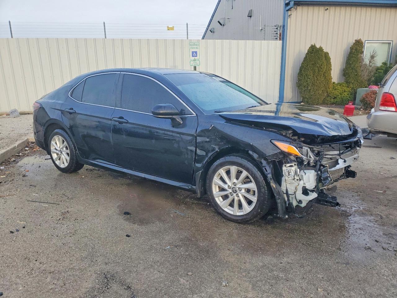 2022 TOYOTA CAMRY LE photo 4