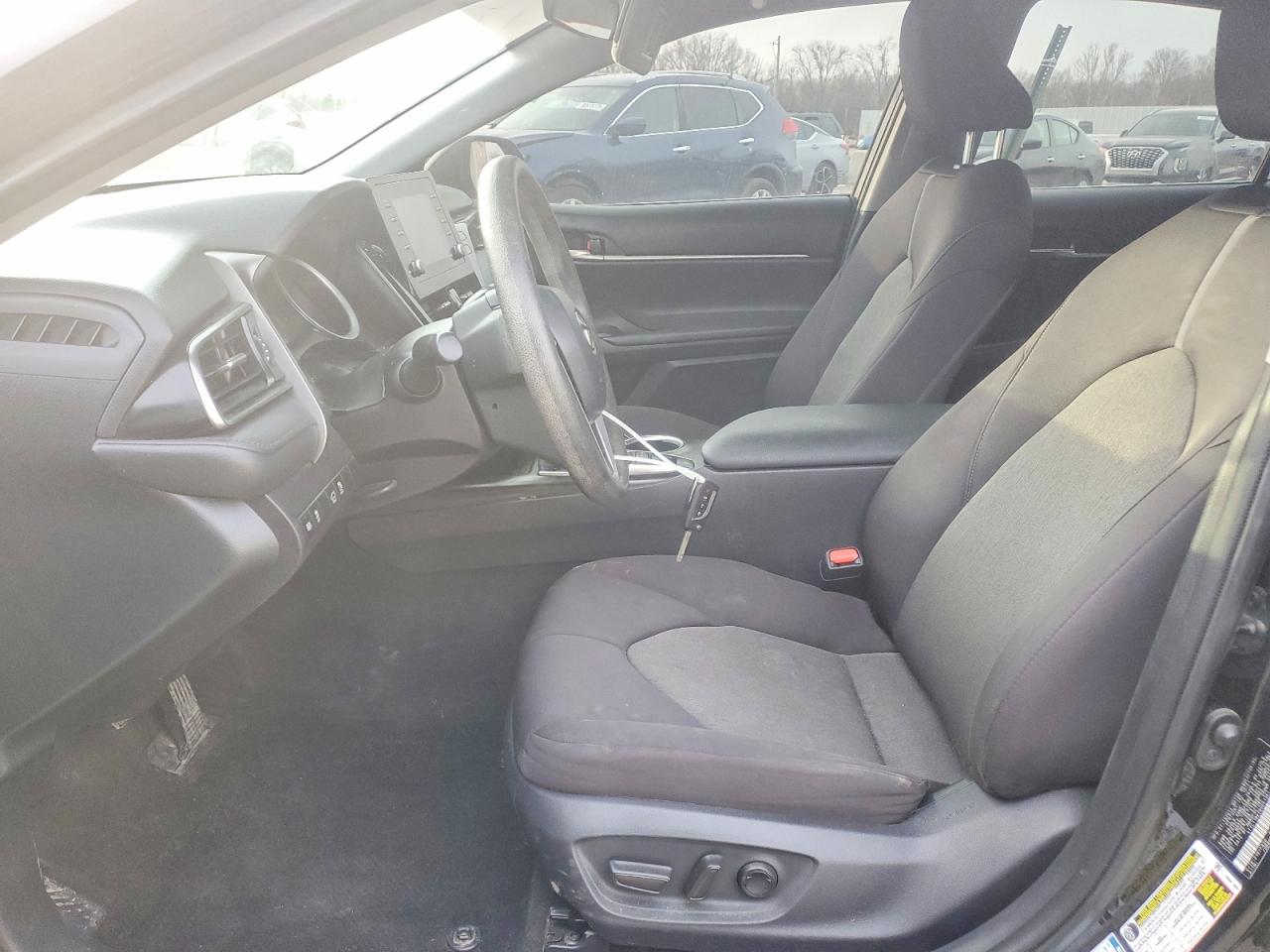 2022 TOYOTA CAMRY LE photo 7