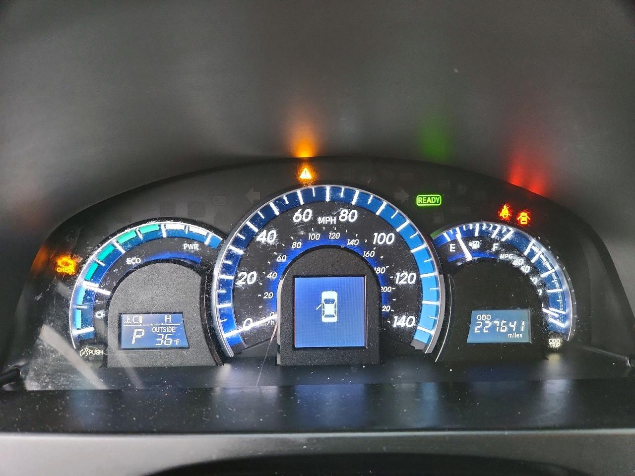 2012 TOYOTA CAMRY HYBRID photo 9