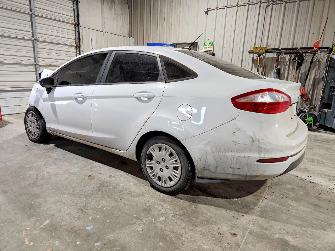 2015 FORD FIESTA S photo 2