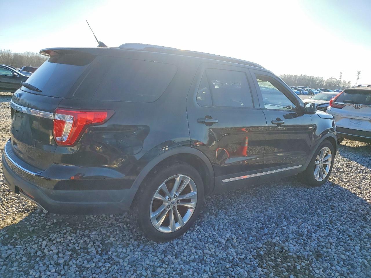 2018 FORD EXPLORER XLT photo 3
