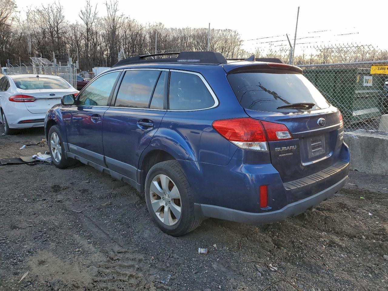 2011 SUBARU OUTBACK 3.6R LIMITED photo 3