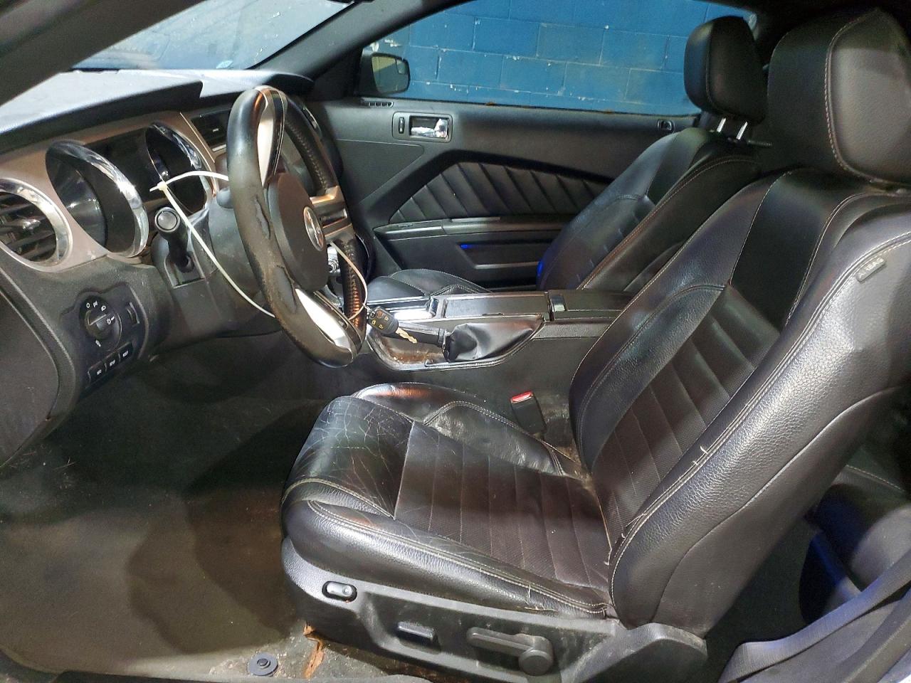 2012 FORD MUSTANG photo 7