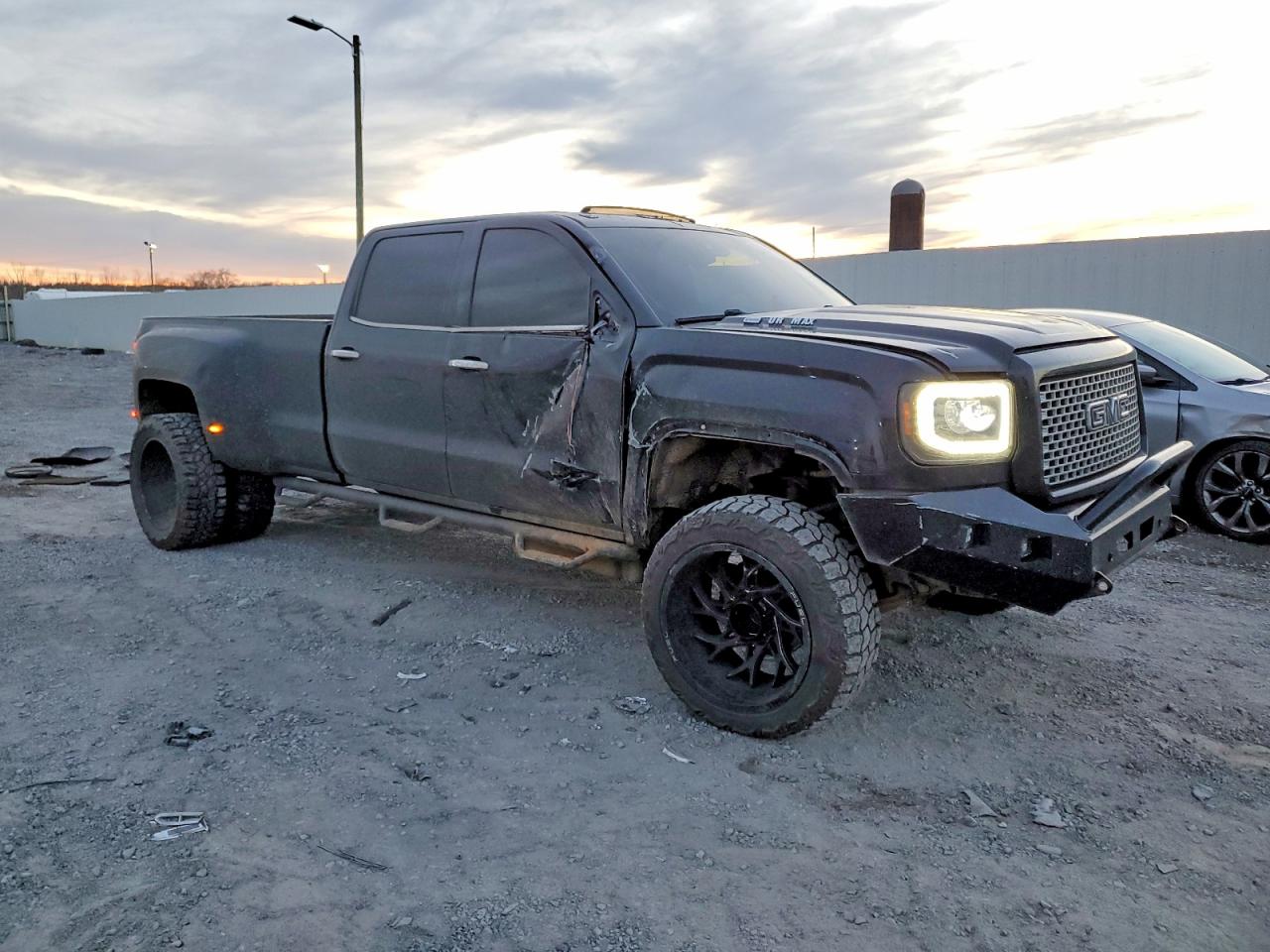 2015 GMC SIERRA K3500 DENALI photo 4