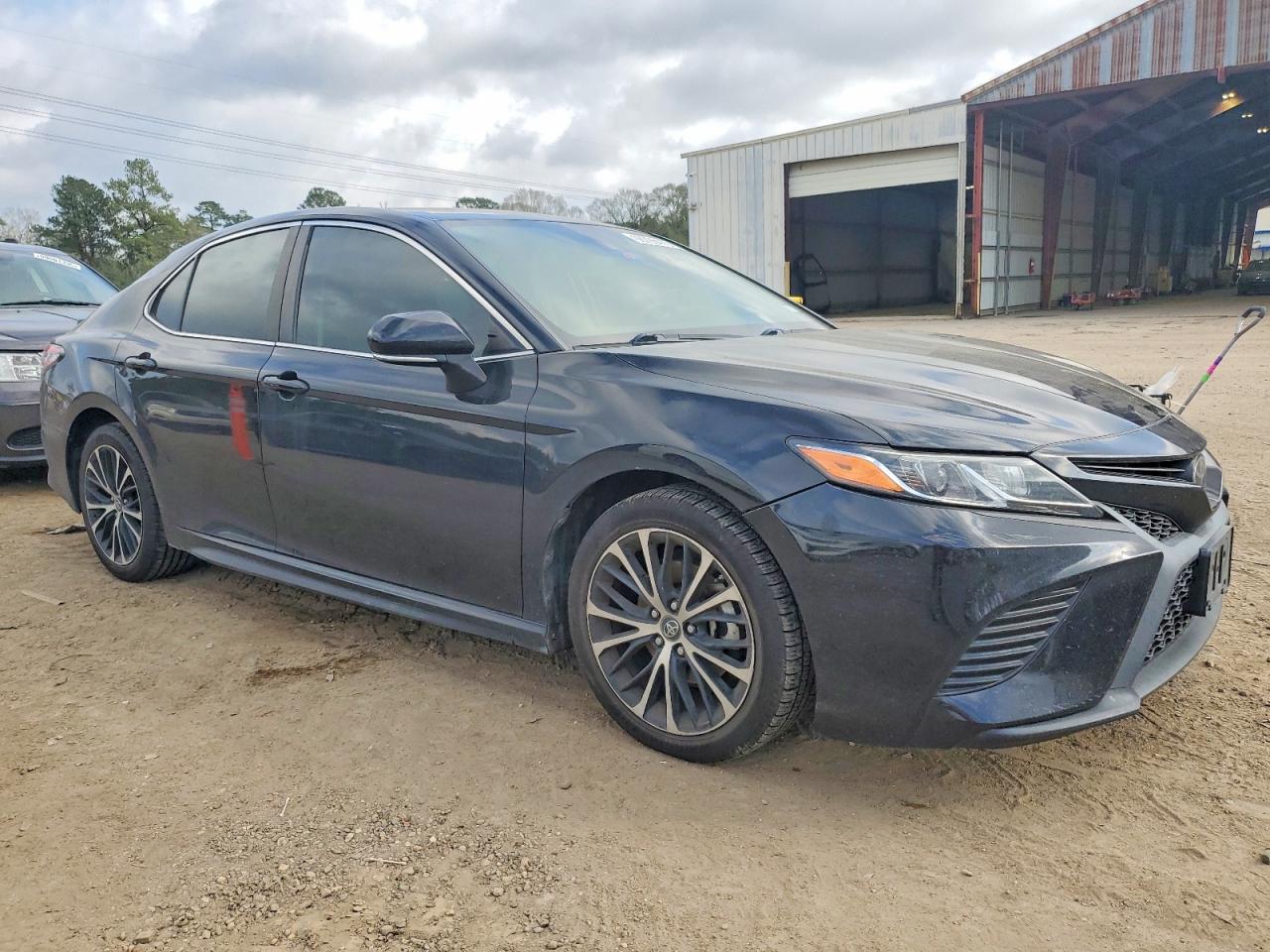 2019 TOYOTA CAMRY L photo 4