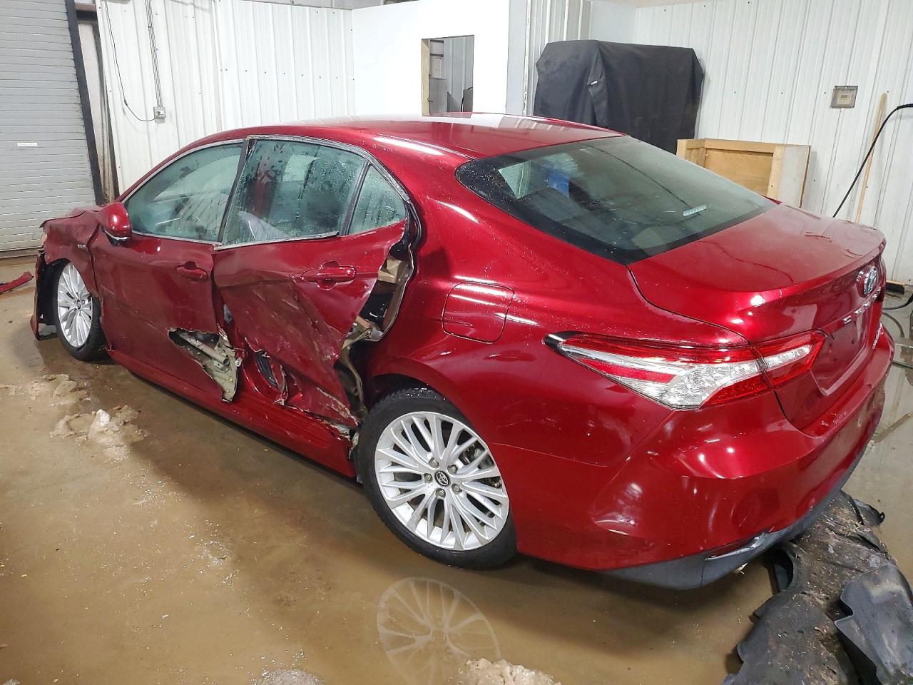 2018 TOYOTA CAMRY HYBRID photo 2